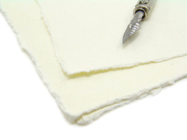 Handgeschöpftes Papier - Bütten - DIN A4 - Cremeweiß - Baumwolle