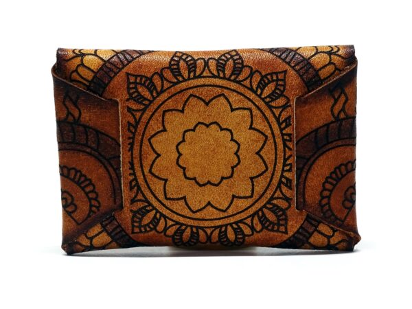 Leder Karten Etui mit gravierten Mandala Motiv - Rückseite