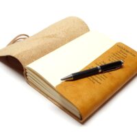 Personalisiertes Leder Rezeptbuch - Vorderseite liegend, offen