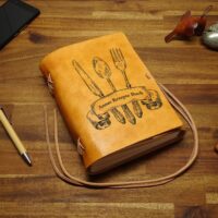 Personalisiertes Leder Rezeptbuch - Vorderseite offen, liegend